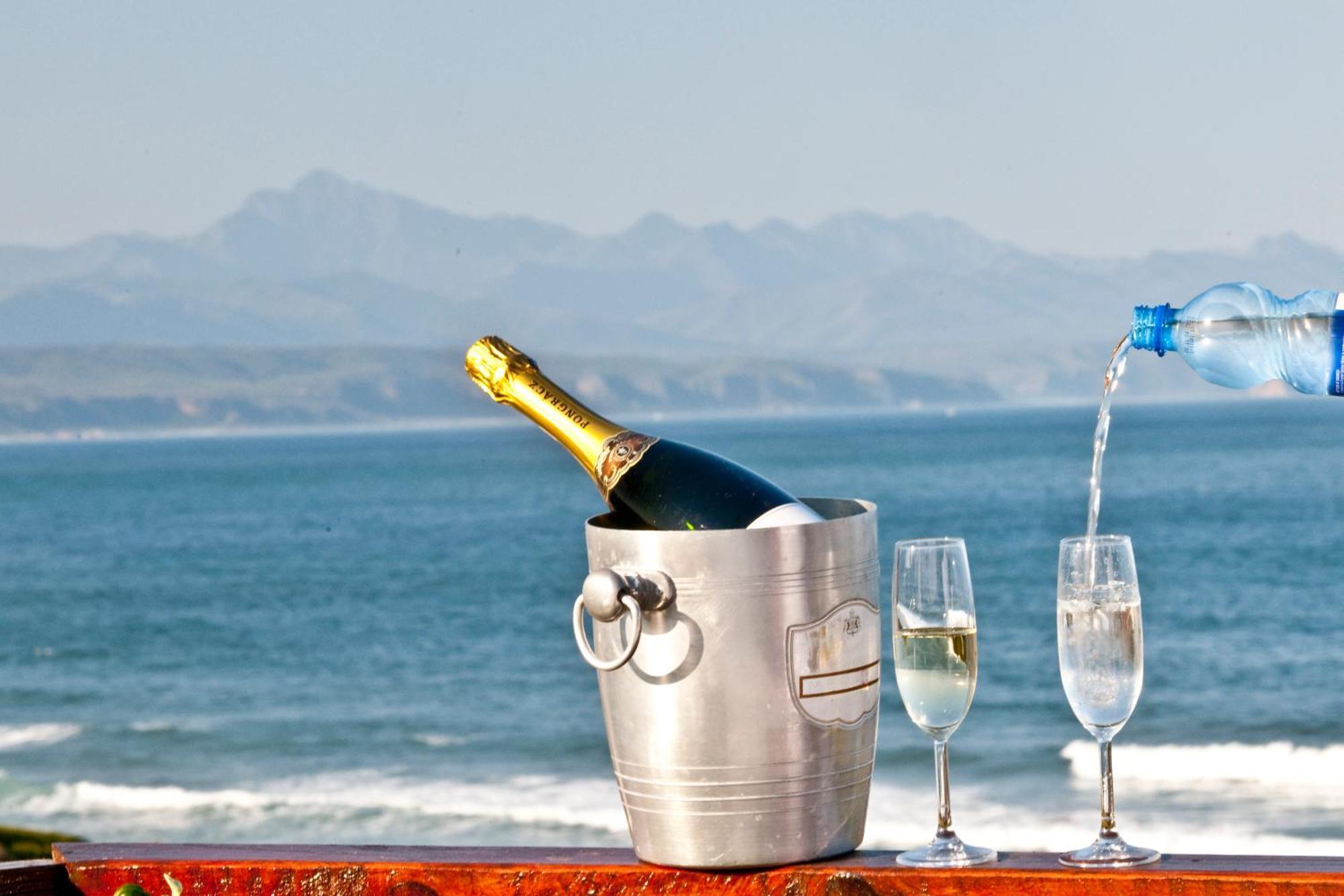 Dolphins' Playground Beachfront B&B Plettenberg Bay Esterno foto