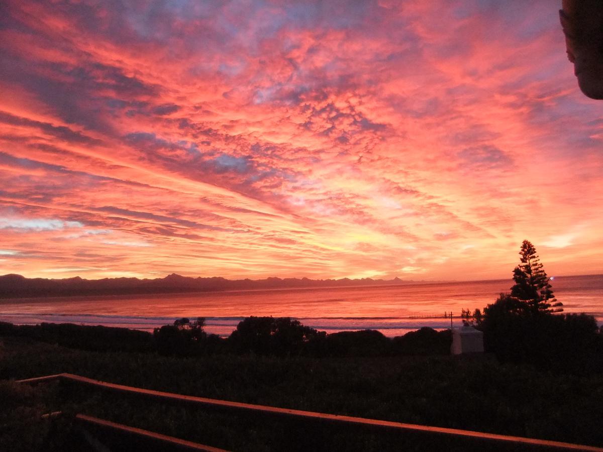 Dolphins' Playground Beachfront B&B Plettenberg Bay Esterno foto